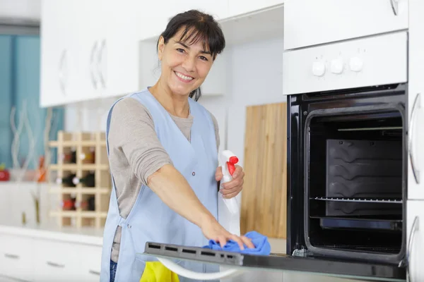 Limpador Cozinha Doméstica Lado Forno — Fotografia de Stock