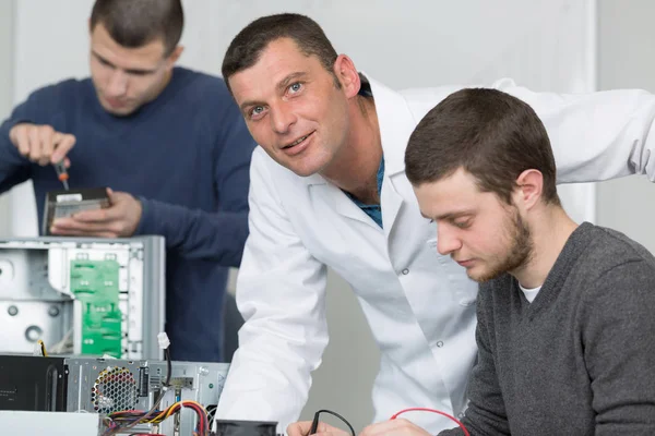 Estudante Professor Curso Engenharia Elétrica — Fotografia de Stock