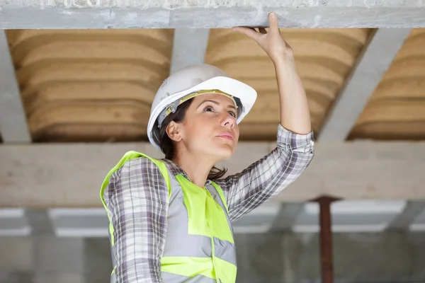 Industrial Young Woman Builder — Stock Photo, Image