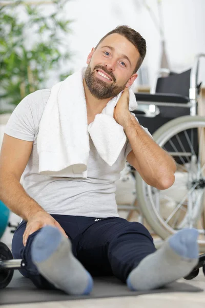 Disabilitare Uomo Handicappato Lavorare Fuori — Foto Stock