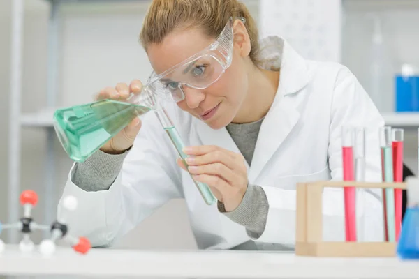 Mujer Trabajadora Laboratorio Mujer —  Fotos de Stock