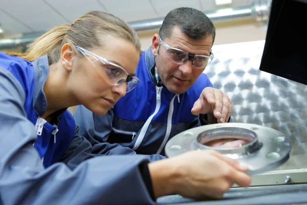 Stufe Der Metallbearbeitung Von Teilen — Stockfoto