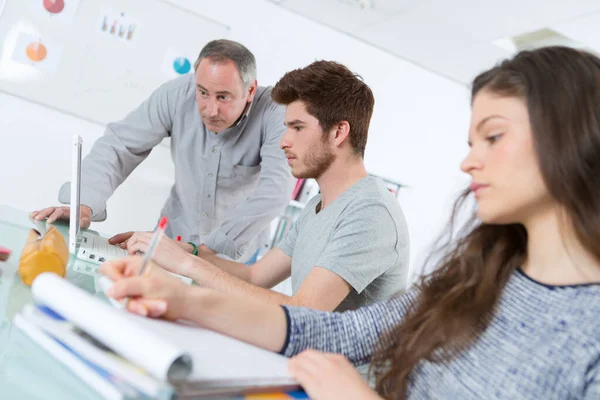 Lehrer Klassenzimmer Mit Schülern — Stockfoto