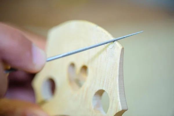 Close Hands Crafting Violin — Stock Photo, Image