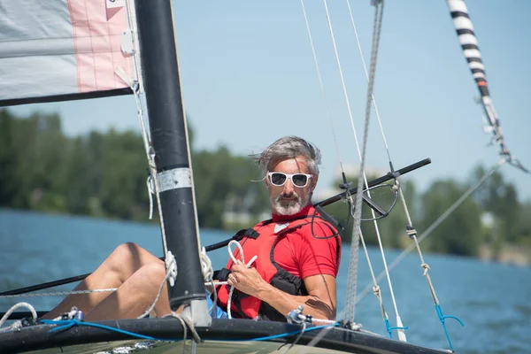 Mature Man Enjoying Sailing Hobie Cat Boat — Stock Photo, Image