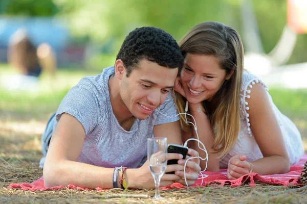 Couple Collage Dans Parc — Photo