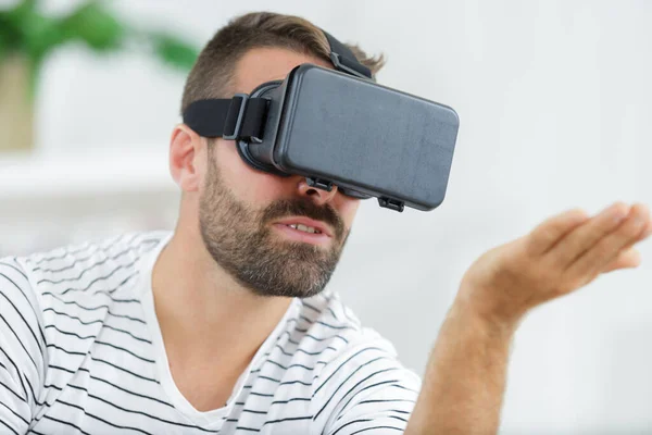 Uživatel Zkouší Youtube Video 360Vr Kartonem Google — Stock fotografie