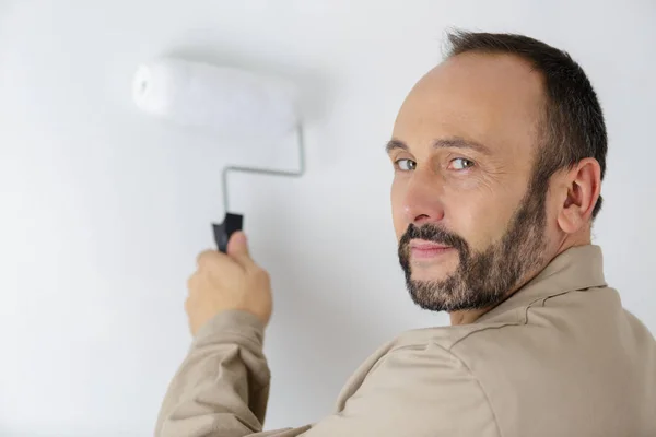 Worker Painting Wall Room — Stock Photo, Image