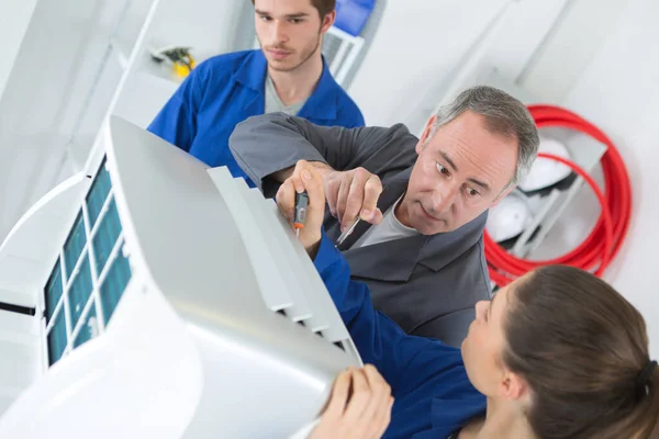 Airconditioning Technicus Leerlingen — Stockfoto