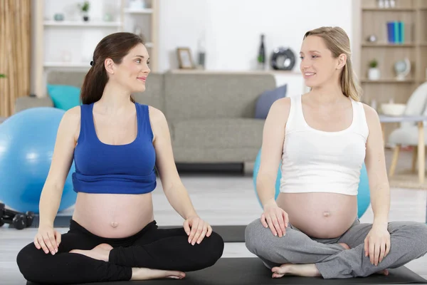 Happy Pregnant Women Sitting Talking Mats Gym — Stock Photo, Image