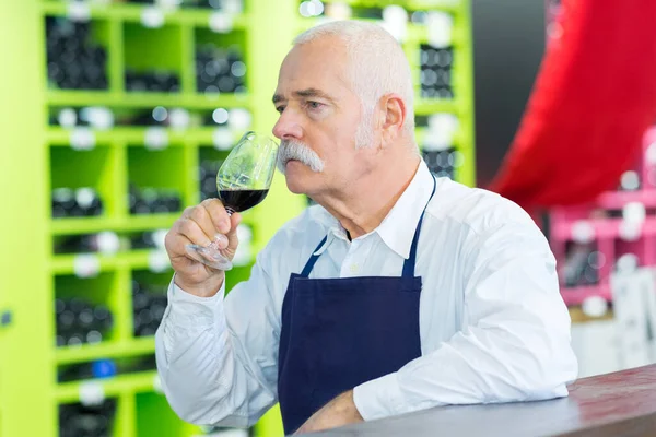 Sommelier Cheiro Vinho Sommelier — Fotografia de Stock