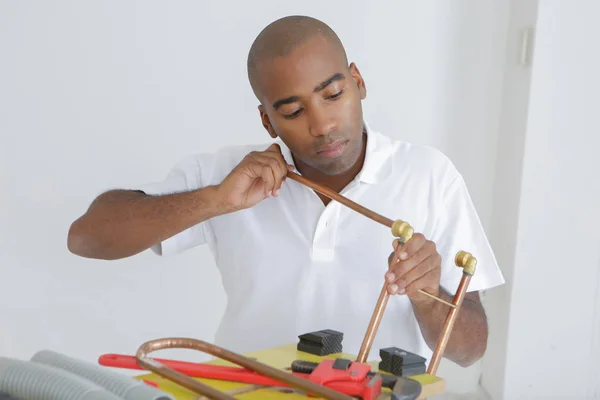 Male Fitting Copper Pipe Together — Stock Photo, Image