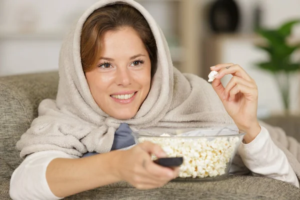 Young Pretty Woman Popcorns Bucket — Stock Photo, Image