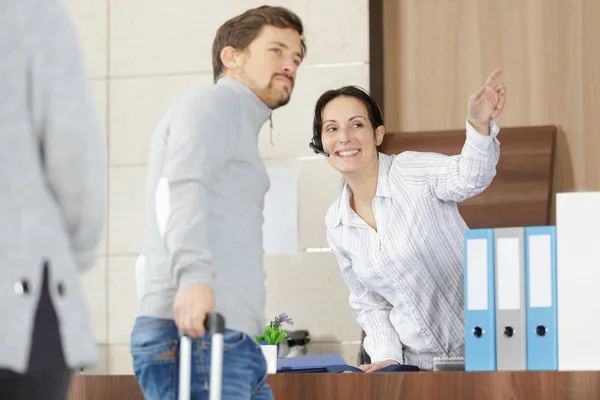 Receptionist Directing Male Client — Stock Photo, Image