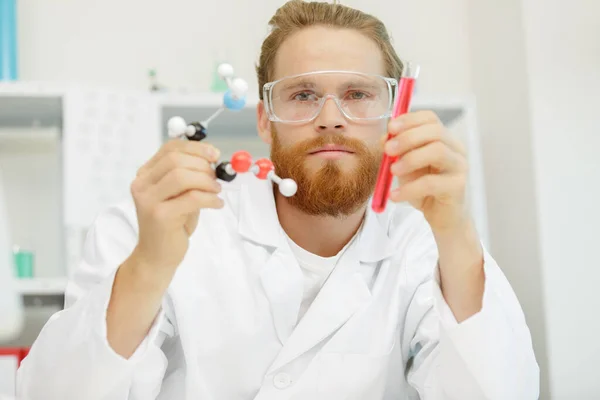 Forscher Bei Der Arbeit Einem Labor Mit Einer Blutpipette — Stockfoto