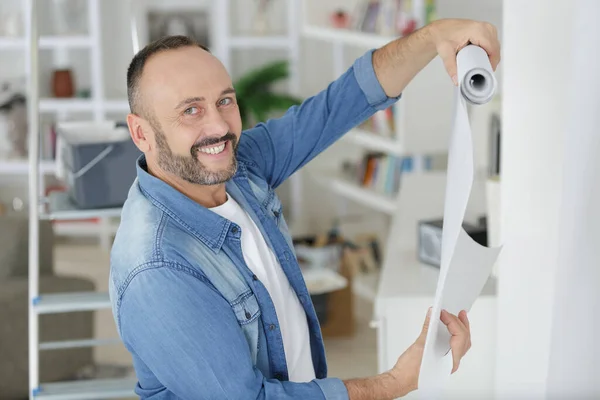 Man Wallpapering His New Flat — Stock Photo, Image