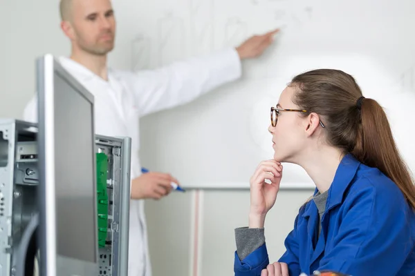 Kvinnlig Mekanisk Student Klassen — Stockfoto