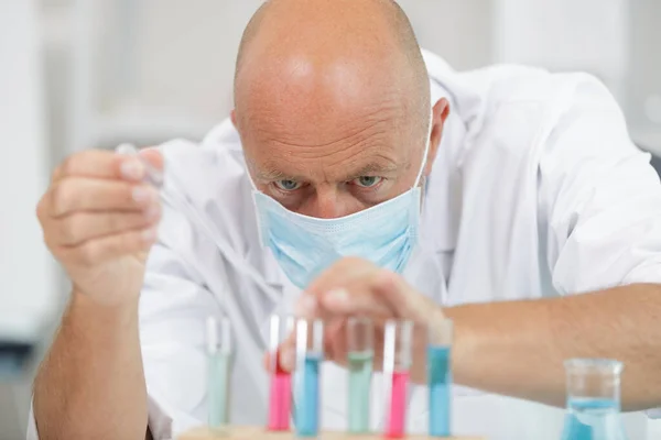Mature Lab Technician Doing Medical Research — Stock Photo, Image