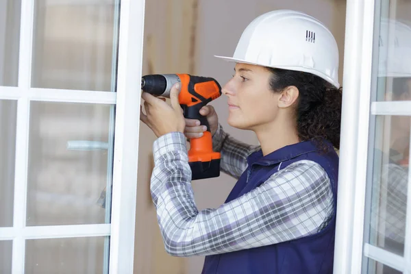 Young Woman Using Power Drill Installing Windows — Stock Photo, Image