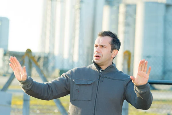 Retrato Del Jefe Fábrica Hablando Aire Libre — Foto de Stock