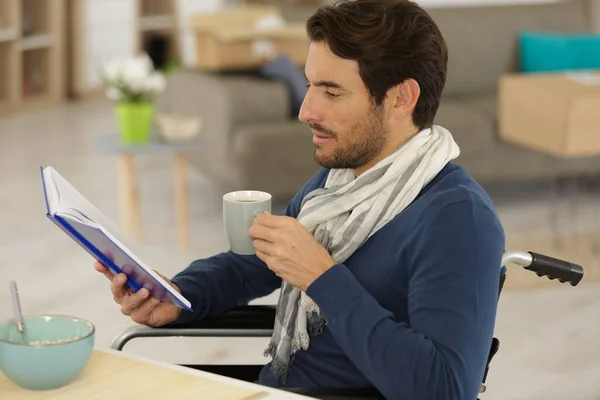 Handicapped Guy Eating Cereal Morning — Stock Photo, Image