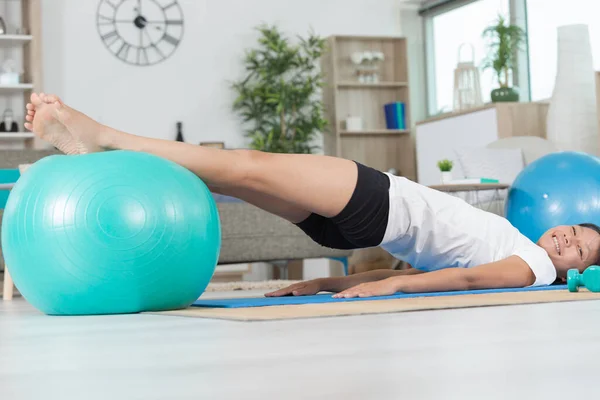 Athletic Woman Makes Exercises Fitness Ball — Stock Photo, Image
