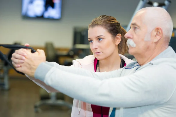 Porträt Einer Trainerin Mit Senior — Stockfoto