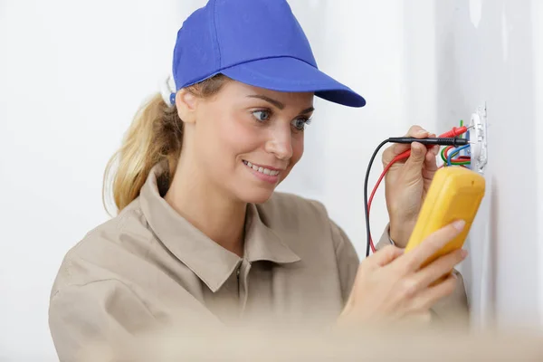 Portrait Female Worker Cables — Stock Photo, Image