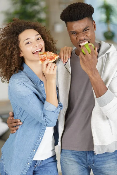 Escolher Entre Maçã Pizza — Fotografia de Stock