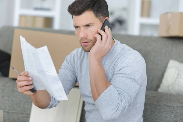 Man Calling Customer Service — Stock Photo, Image