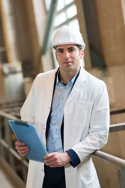 Mature Male Worker Standing Factory White Overalls — Stock Photo, Image