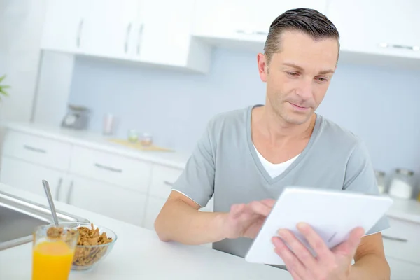 Attractive Young Man Using Tablet Kitchen — Stock Photo, Image