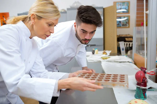 Retrato Trabalhadores Fábrica Chocolate — Fotografia de Stock