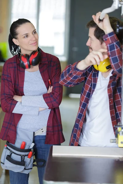 Une Femme Apprenant Des Cours Bois — Photo