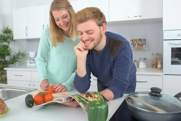 Conceito Estilo Vida Hobby Cozinha Casal — Fotografia de Stock