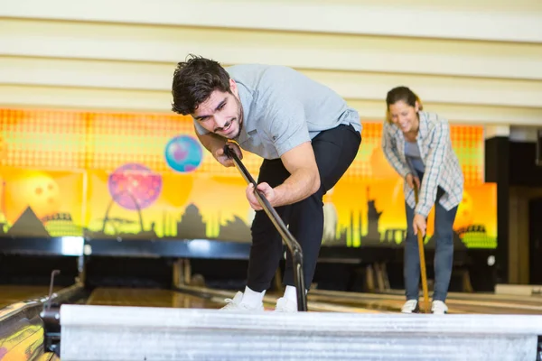 Team Cleaning Bowling Floor — Stock Photo, Image
