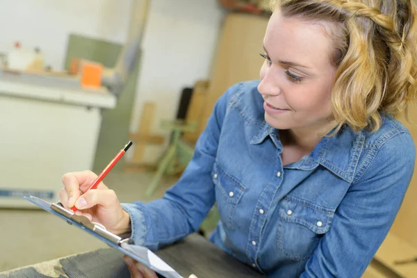 Charismatic Technician Taking Notes Workshop — Stock Photo, Image