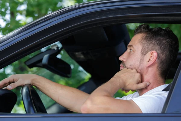 Uomo Annoiato Durante Ingorgo Ora Punta — Foto Stock