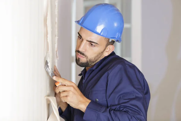 Joven Yesero Trabajo —  Fotos de Stock