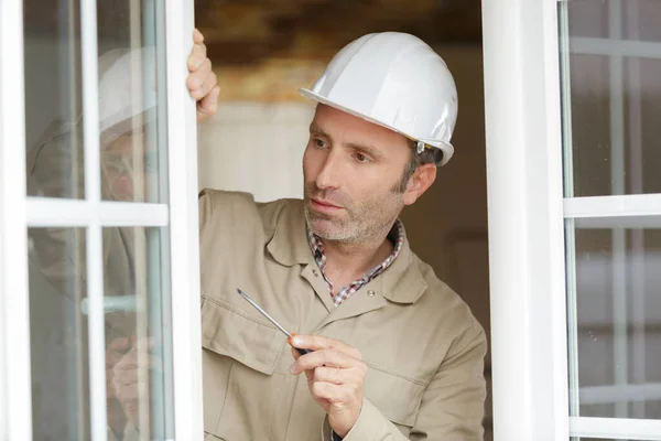 Professional Electrician Man Fixing Window — Stock Photo, Image