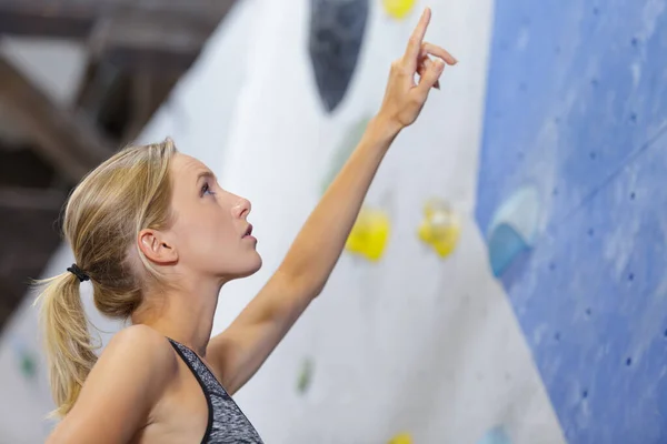 Young Climber Pointing Wall — Stock Photo, Image
