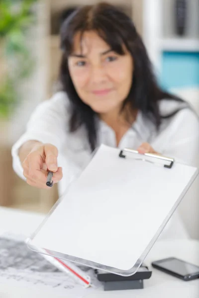 Mature Female Supervisor Asking Signature — Stock Photo, Image