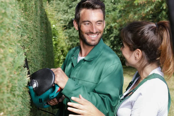 Vrouw Man Verzorgen Van Planten — Stockfoto