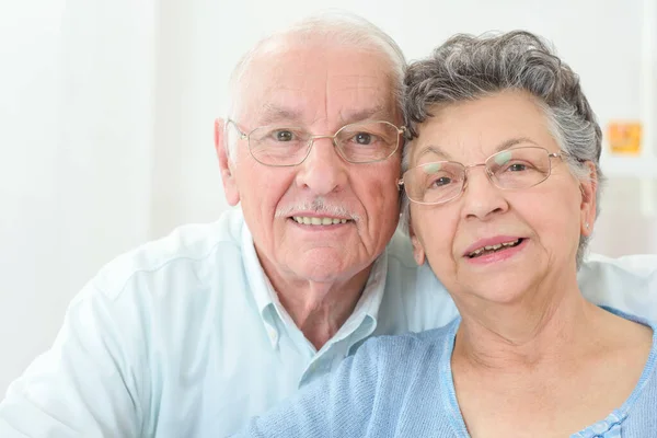 Happy Senior Couple 70S — Stockfoto