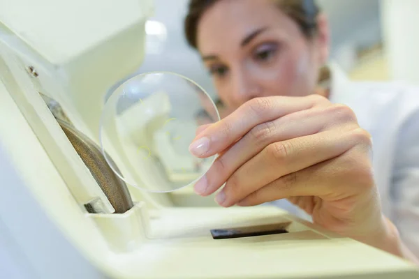 Production Lentilles Pour Lunettes Atelier Des Opticiens — Photo