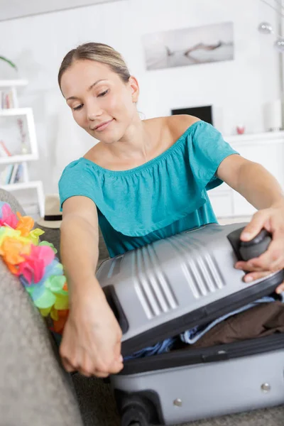 Woman Trying Close Overflow Suitcase — Stock Photo, Image