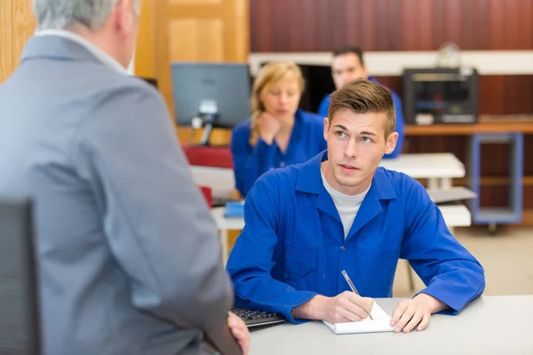 Grupo Aprendices Profesionales Durante Lección —  Fotos de Stock