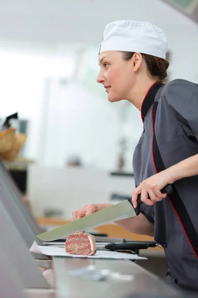 Mujer Corta Carne Mujer —  Fotos de Stock