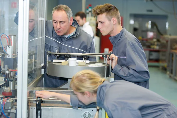 Metaalwerk Student Meisje Opleiding Werkplaats — Stockfoto