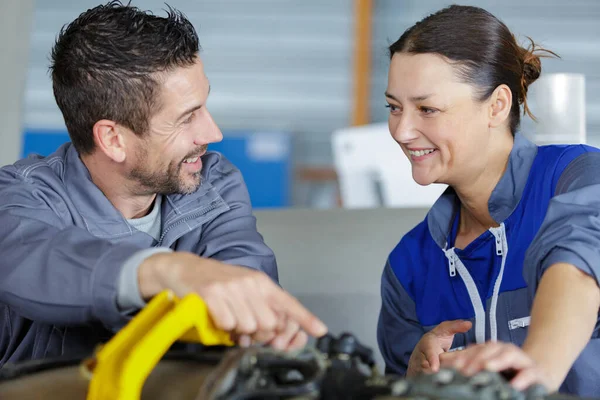 Servicepersoneel Van Het Vliegtuig Repareert Vliegtuig Hangar — Stockfoto